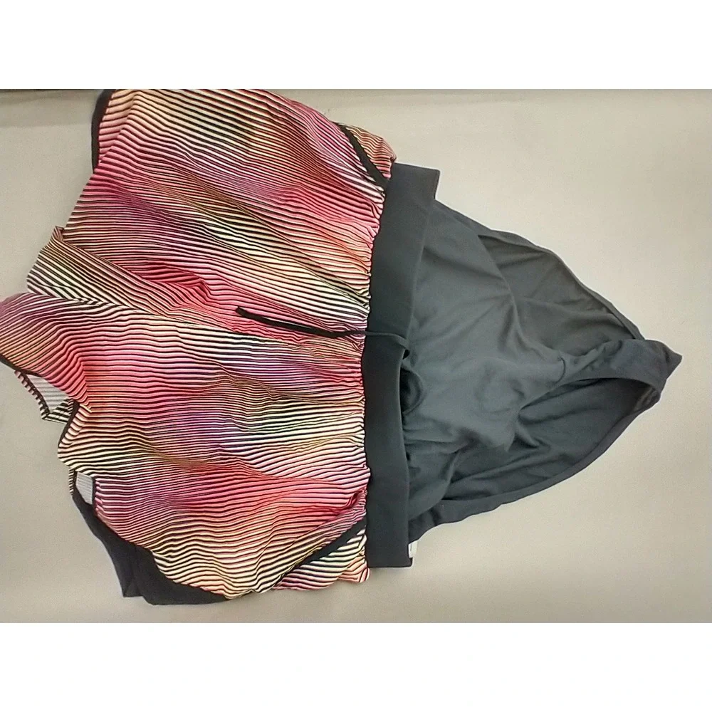 Under Armour HeatGear Women 1X Pink Black Striped Lined Running Shorts‎ Loose